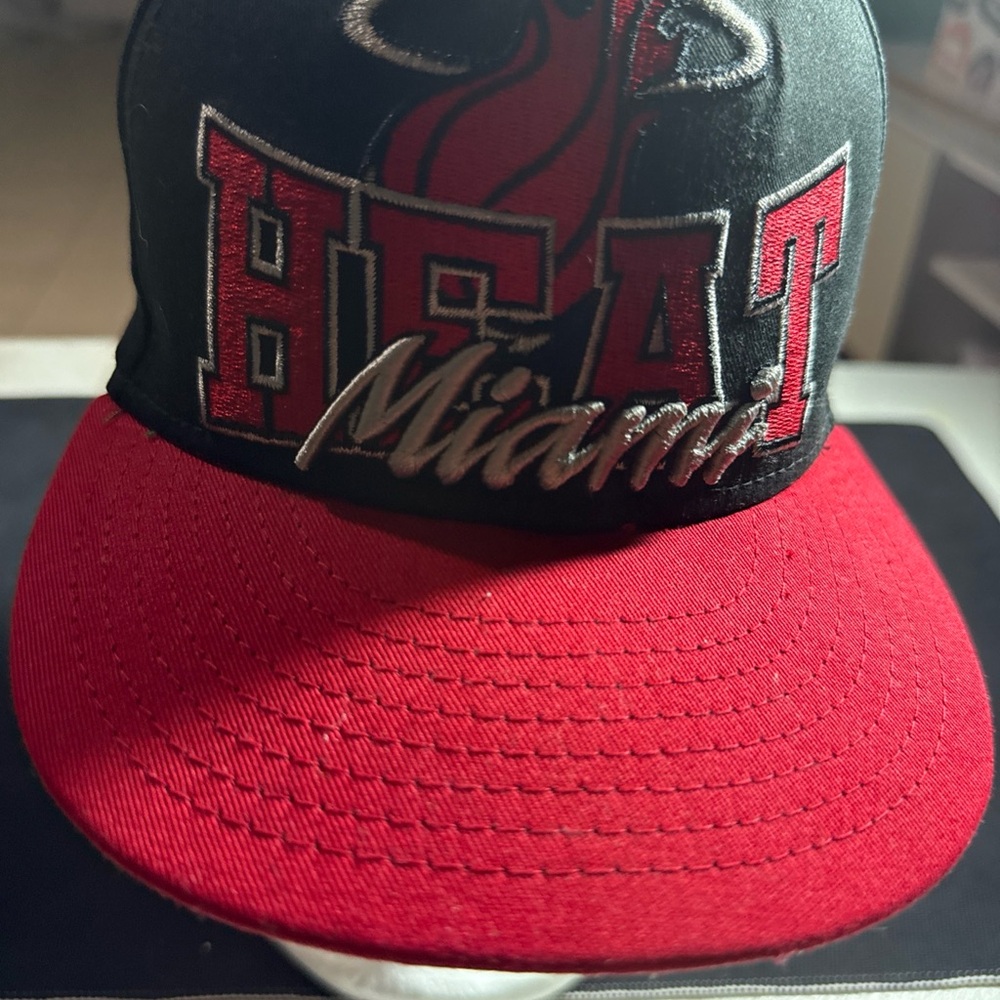 Vintage 90s 00s New Era 59fifty Miami Heat SnapBack Hat Cap Chris Bosh - Picture 2 of 5